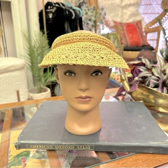Vintage (unbranded) straw visor hat in VGUC - Picture 9 of 10